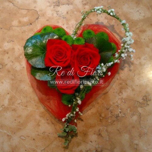 Cuore con 3 Rose Rosse