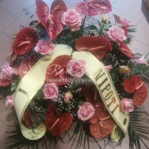 Cuscino funebre con rose e anthurium 